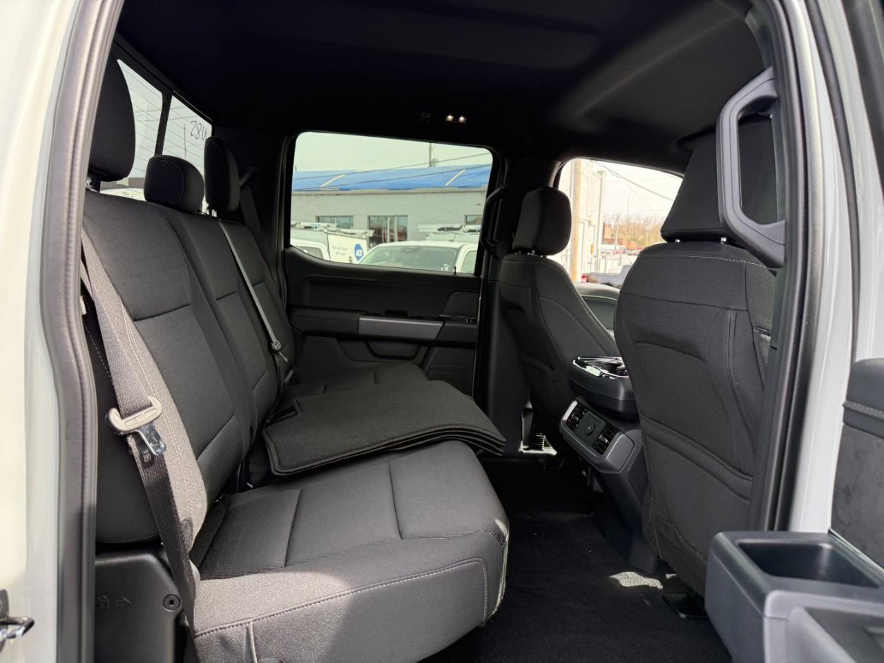 Ford F-150 Vehicle Full-screen Gallery Image 05