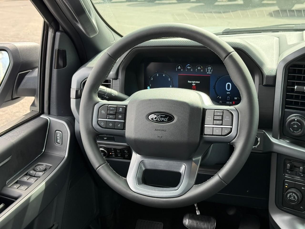 Ford F-150 Vehicle Full-screen Gallery Image 07