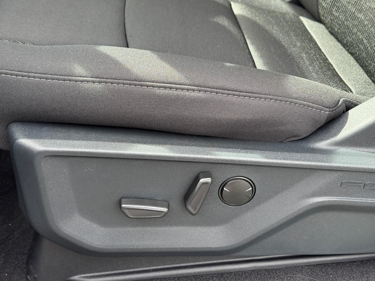 Ford F-150 Vehicle Full-screen Gallery Image 12