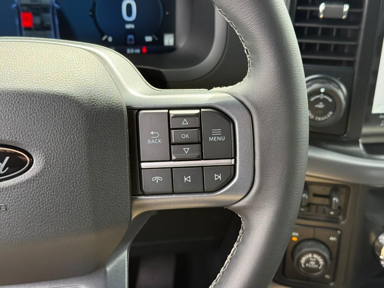 Ford F-150 Vehicle Full-screen Gallery Image 14