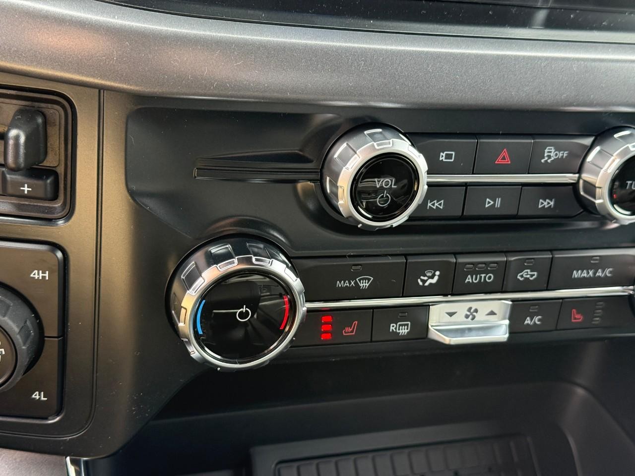 Ford F-150 Vehicle Full-screen Gallery Image 16