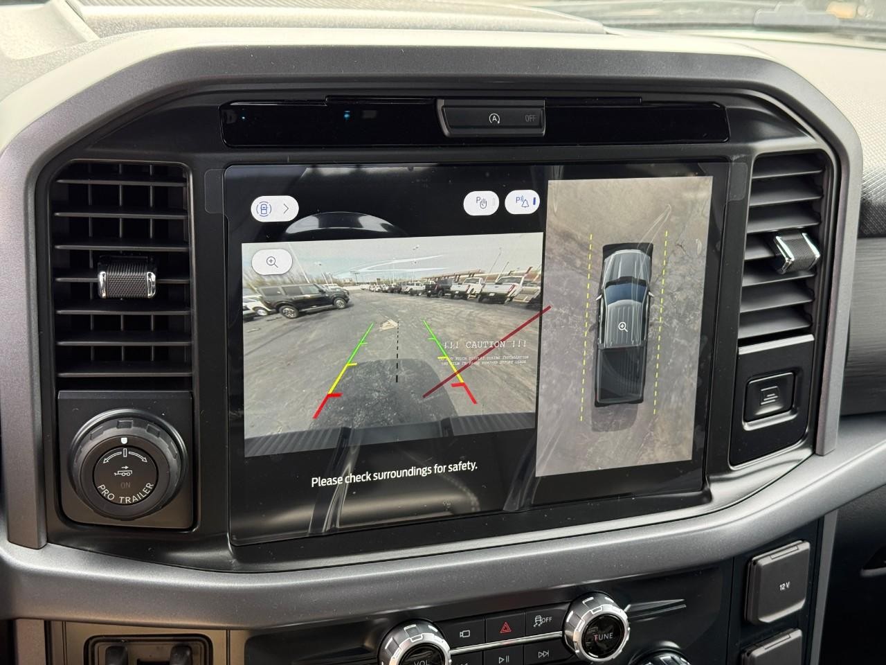 Ford F-150 Vehicle Full-screen Gallery Image 17