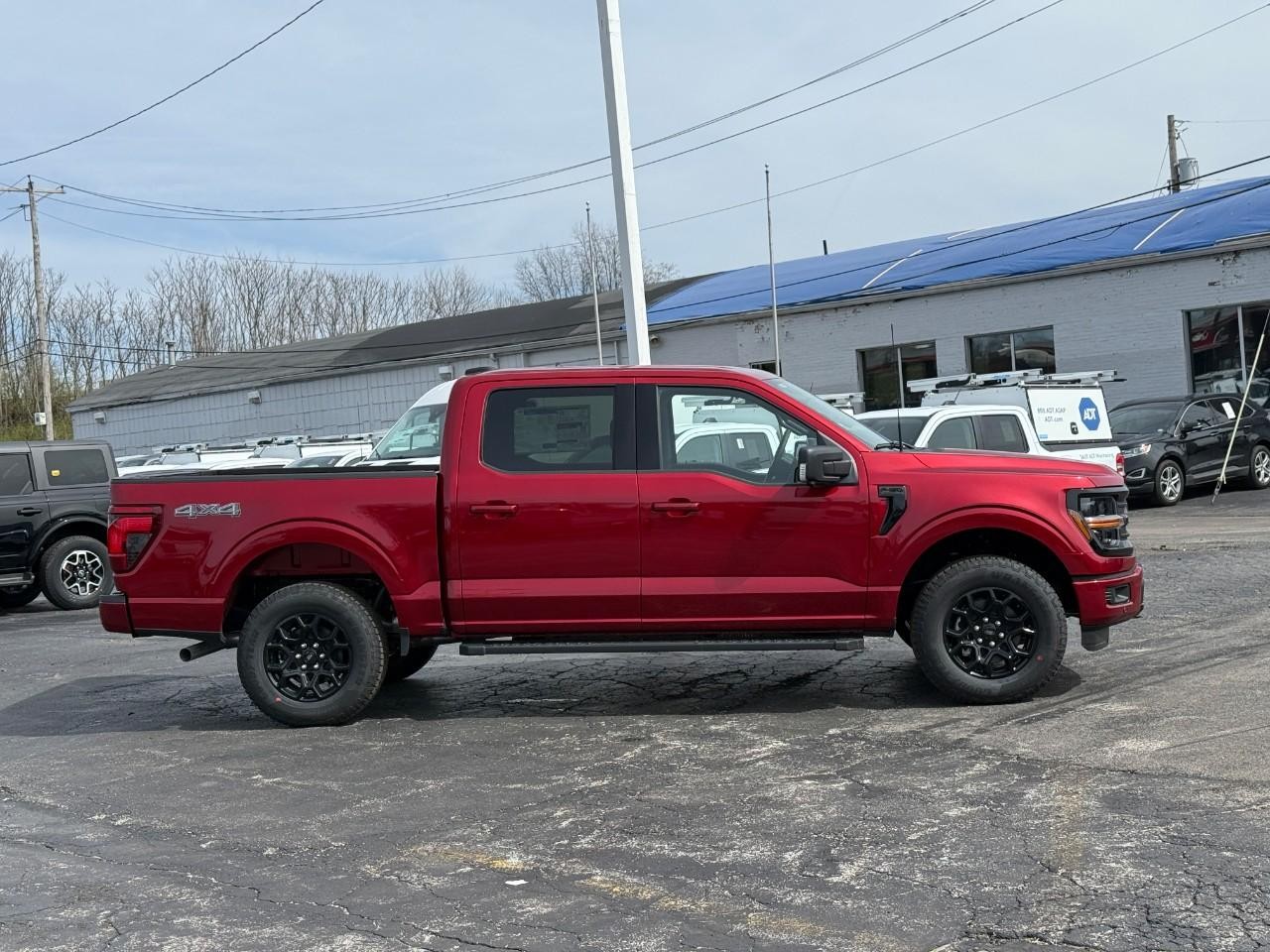Ford F-150 Vehicle Full-screen Gallery Image 02