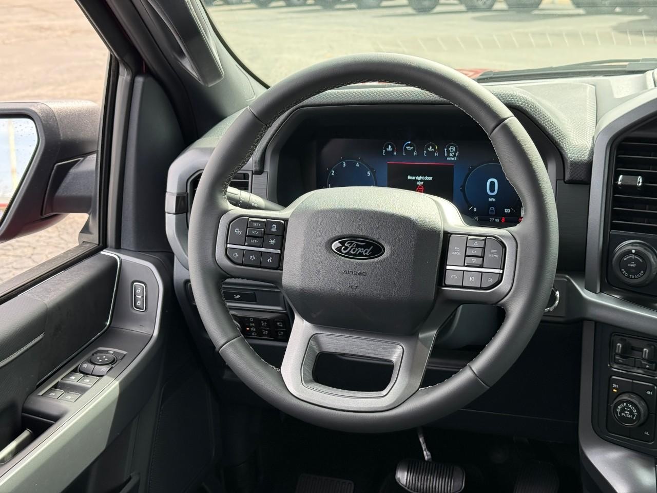 Ford F-150 Vehicle Full-screen Gallery Image 07
