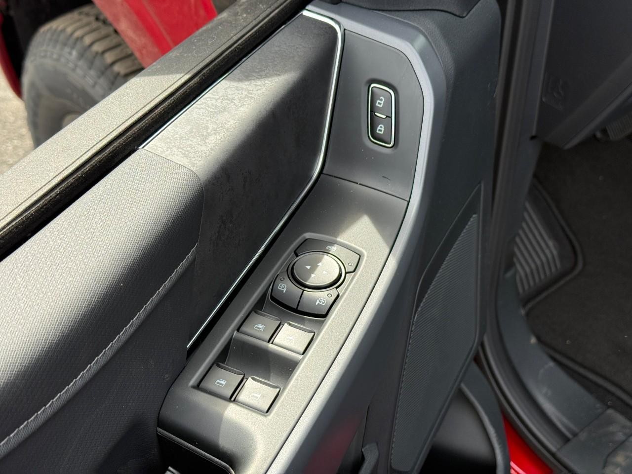 Ford F-150 Vehicle Full-screen Gallery Image 10