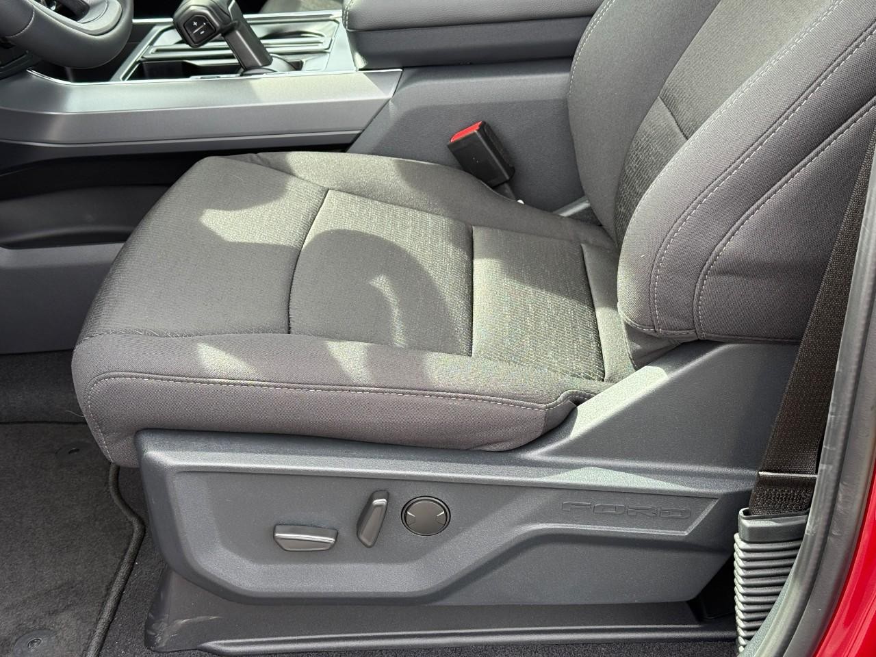 Ford F-150 Vehicle Full-screen Gallery Image 11