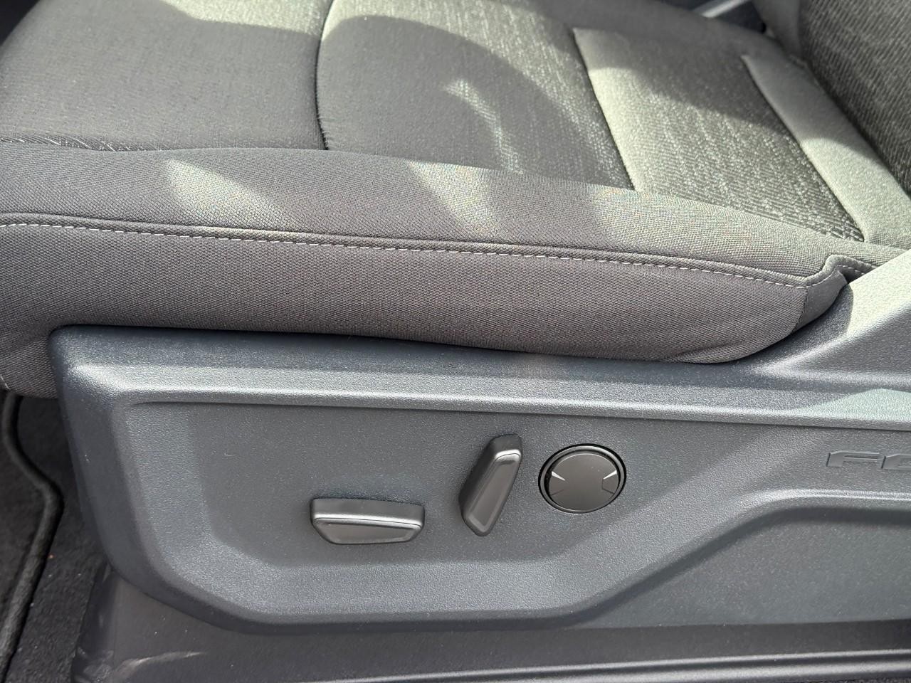 Ford F-150 Vehicle Full-screen Gallery Image 12