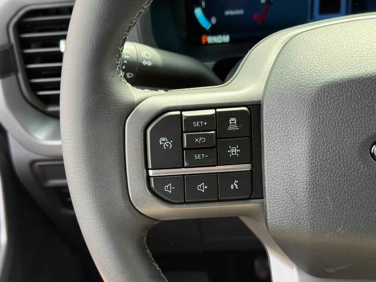 Ford F-150 Vehicle Full-screen Gallery Image 13