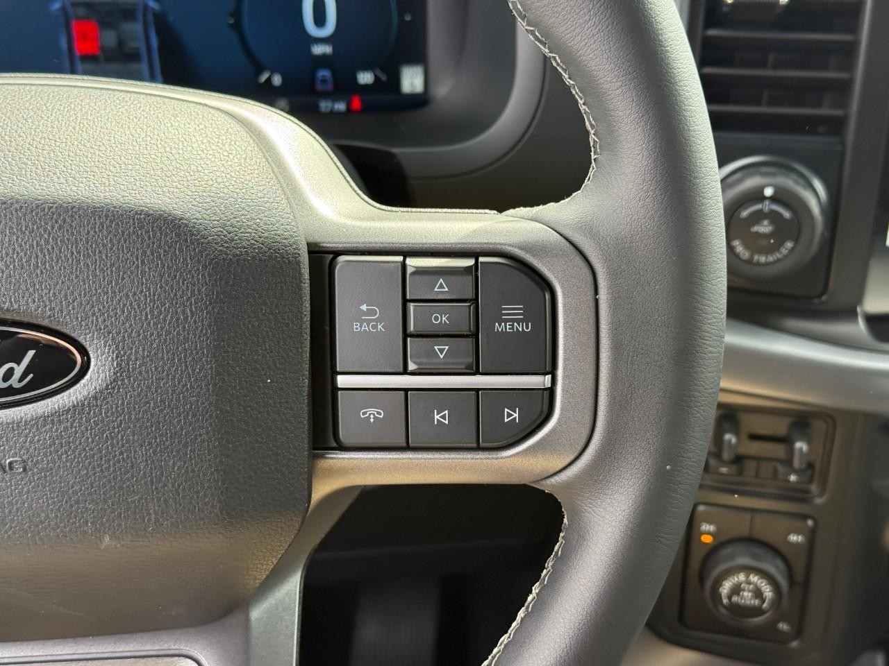 Ford F-150 Vehicle Full-screen Gallery Image 14