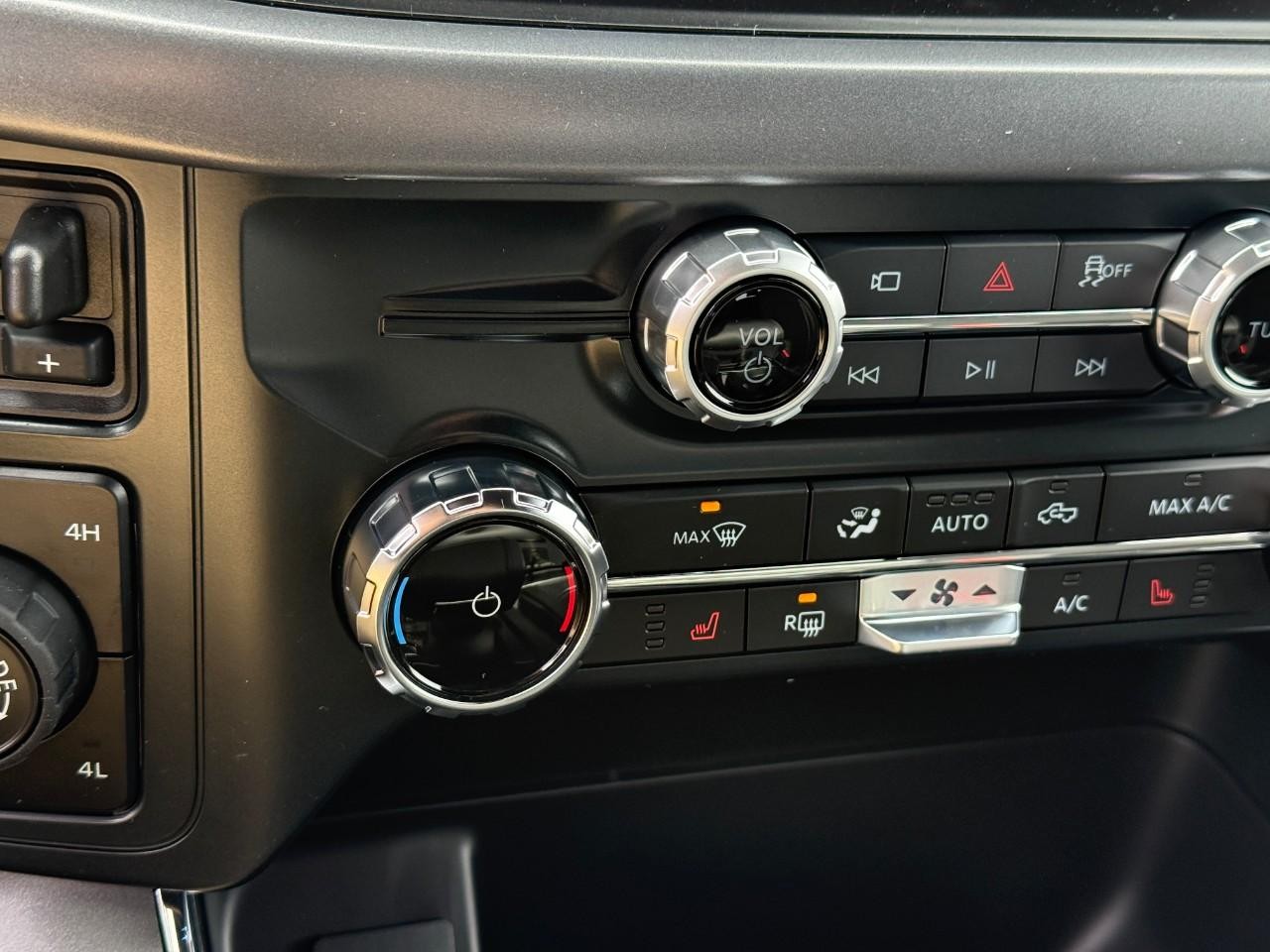 Ford F-150 Vehicle Full-screen Gallery Image 16