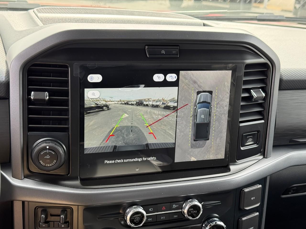 Ford F-150 Vehicle Full-screen Gallery Image 17