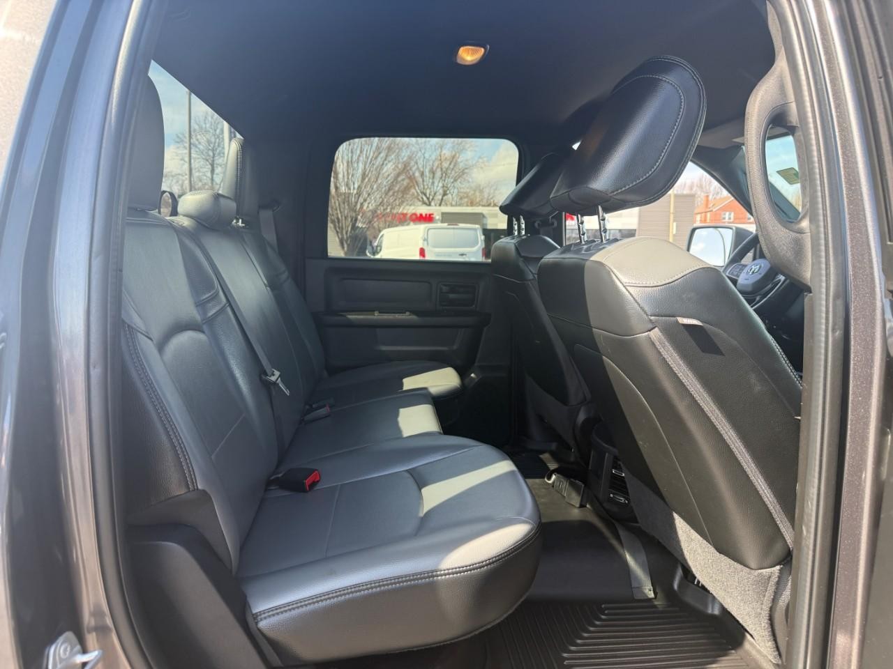 Ram 2500 Vehicle Full-screen Gallery Image 08