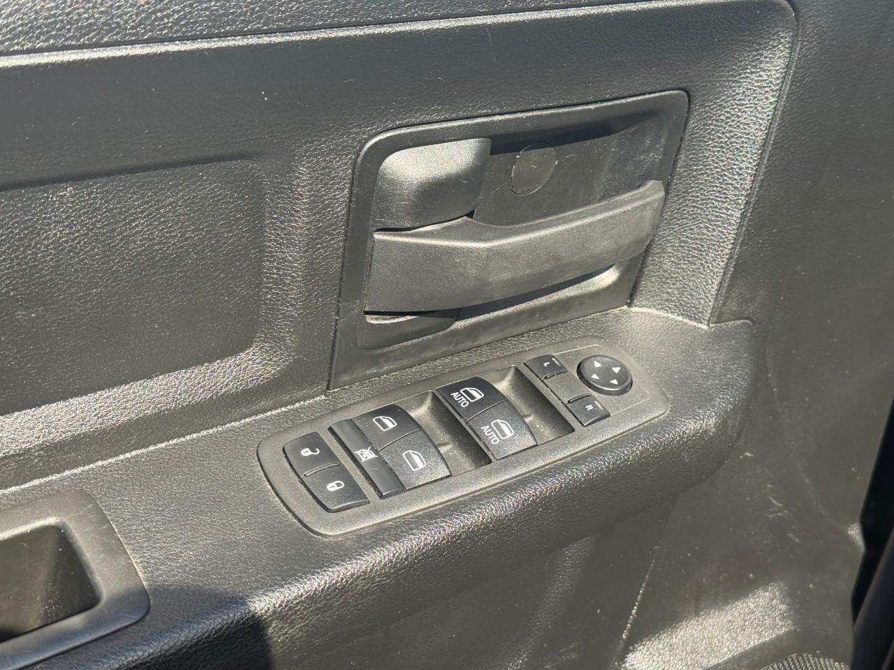 Ram 2500 Vehicle Full-screen Gallery Image 13