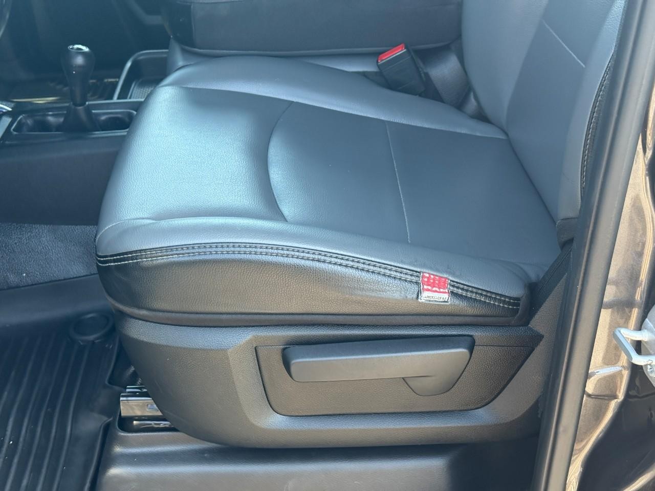 Ram 2500 Vehicle Full-screen Gallery Image 14