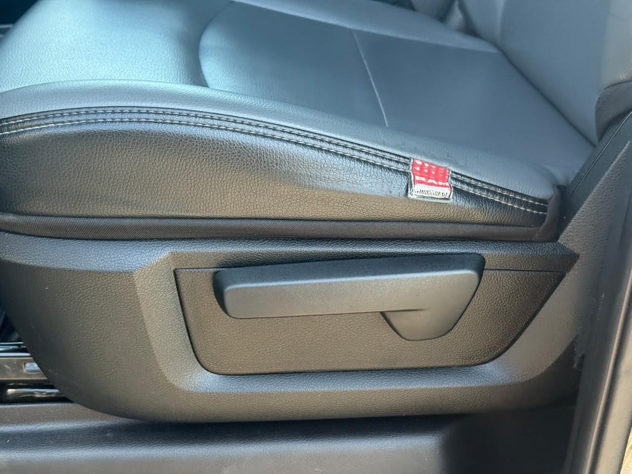 Ram 2500 Vehicle Full-screen Gallery Image 15