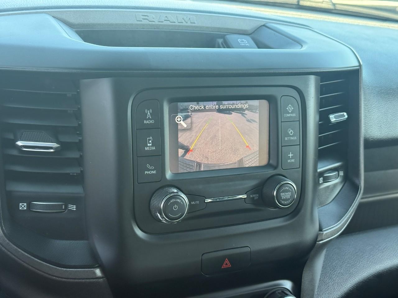 Ram 2500 Vehicle Full-screen Gallery Image 19