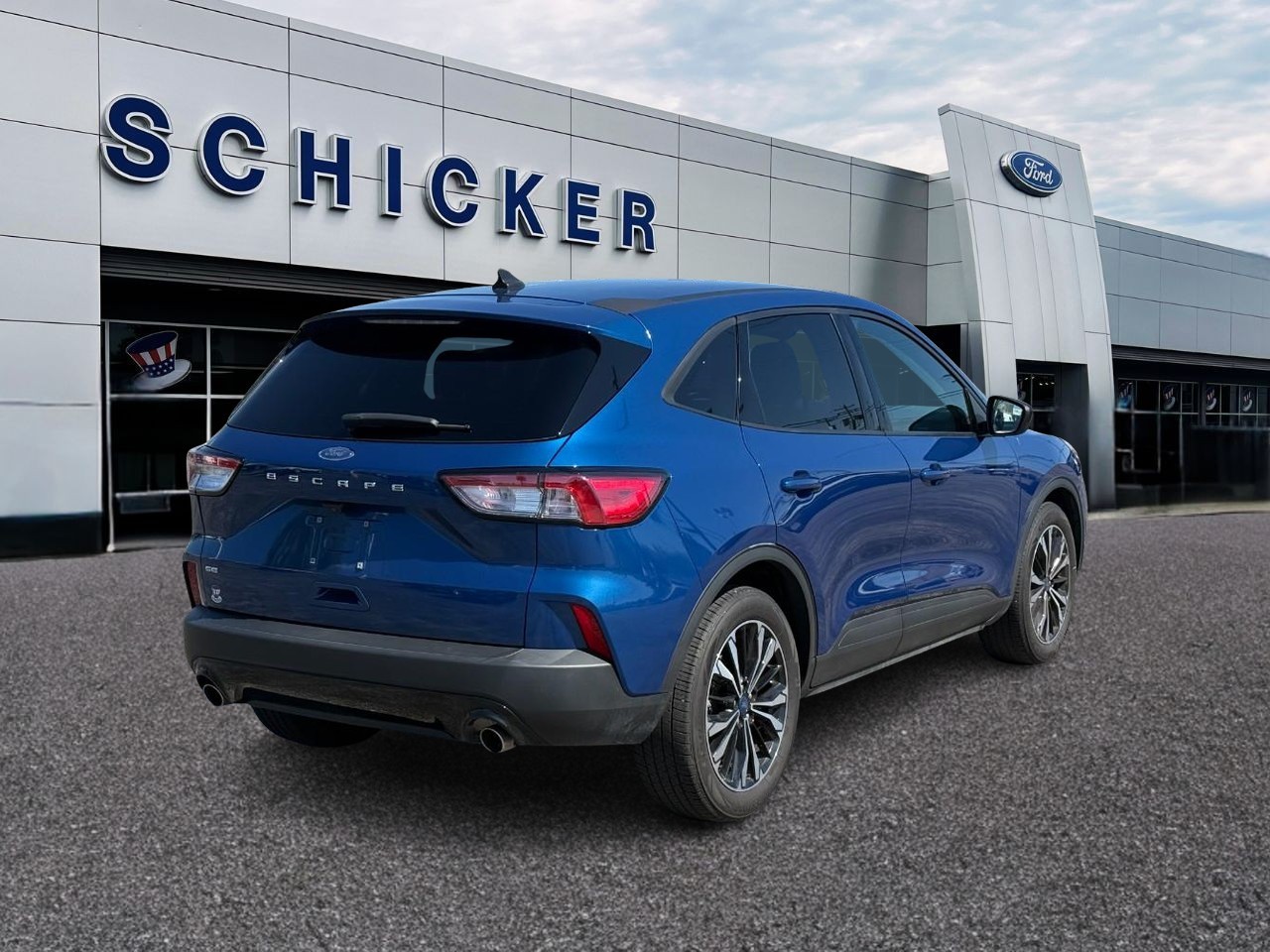 Ford Escape Vehicle Full-screen Gallery Image 02