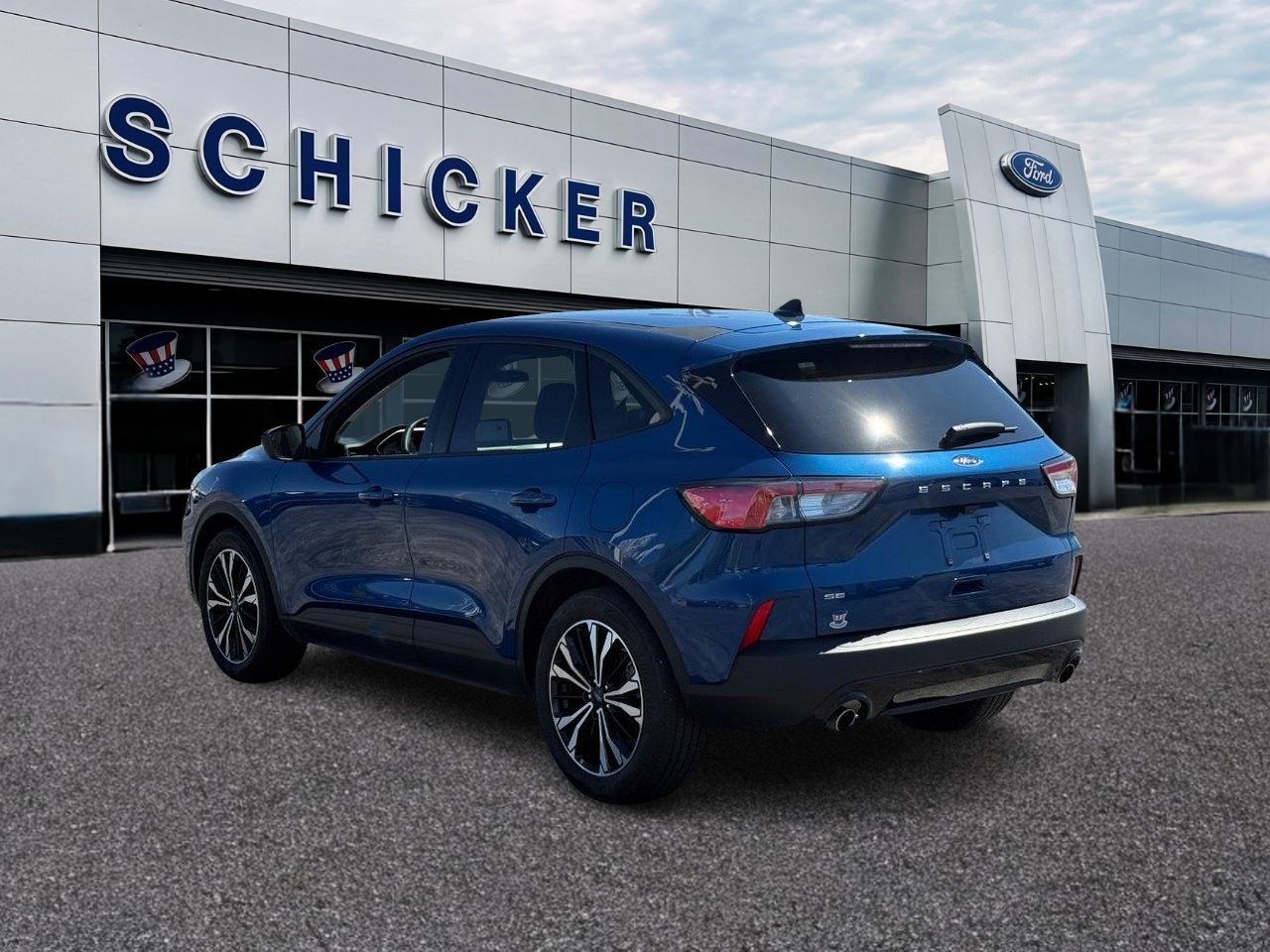 Ford Escape Vehicle Full-screen Gallery Image 03