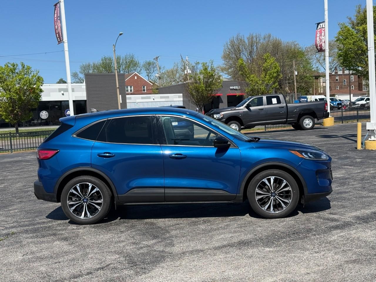 Ford Escape Vehicle Full-screen Gallery Image 05