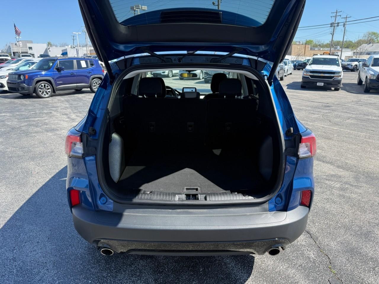 Ford Escape Vehicle Full-screen Gallery Image 07