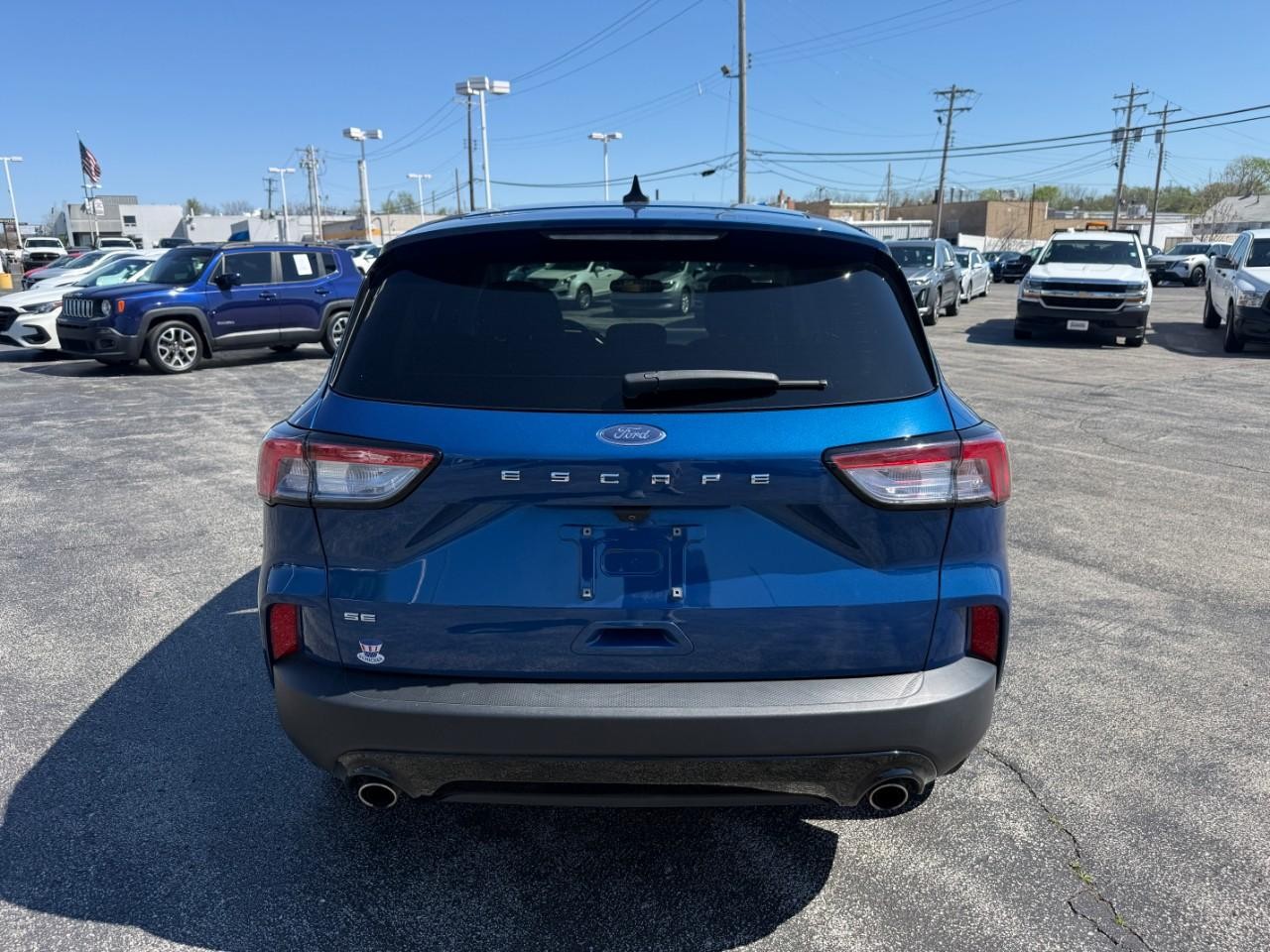 Ford Escape Vehicle Full-screen Gallery Image 08