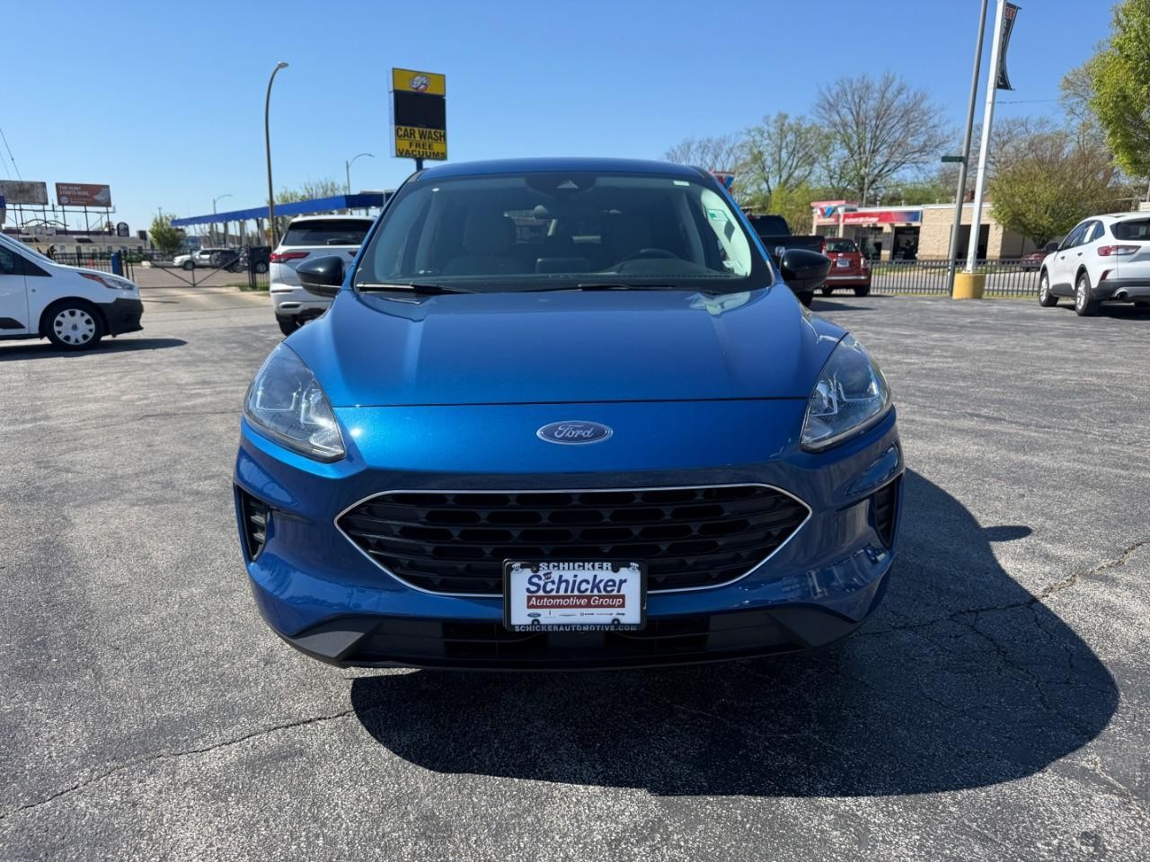 Ford Escape Vehicle Full-screen Gallery Image 09