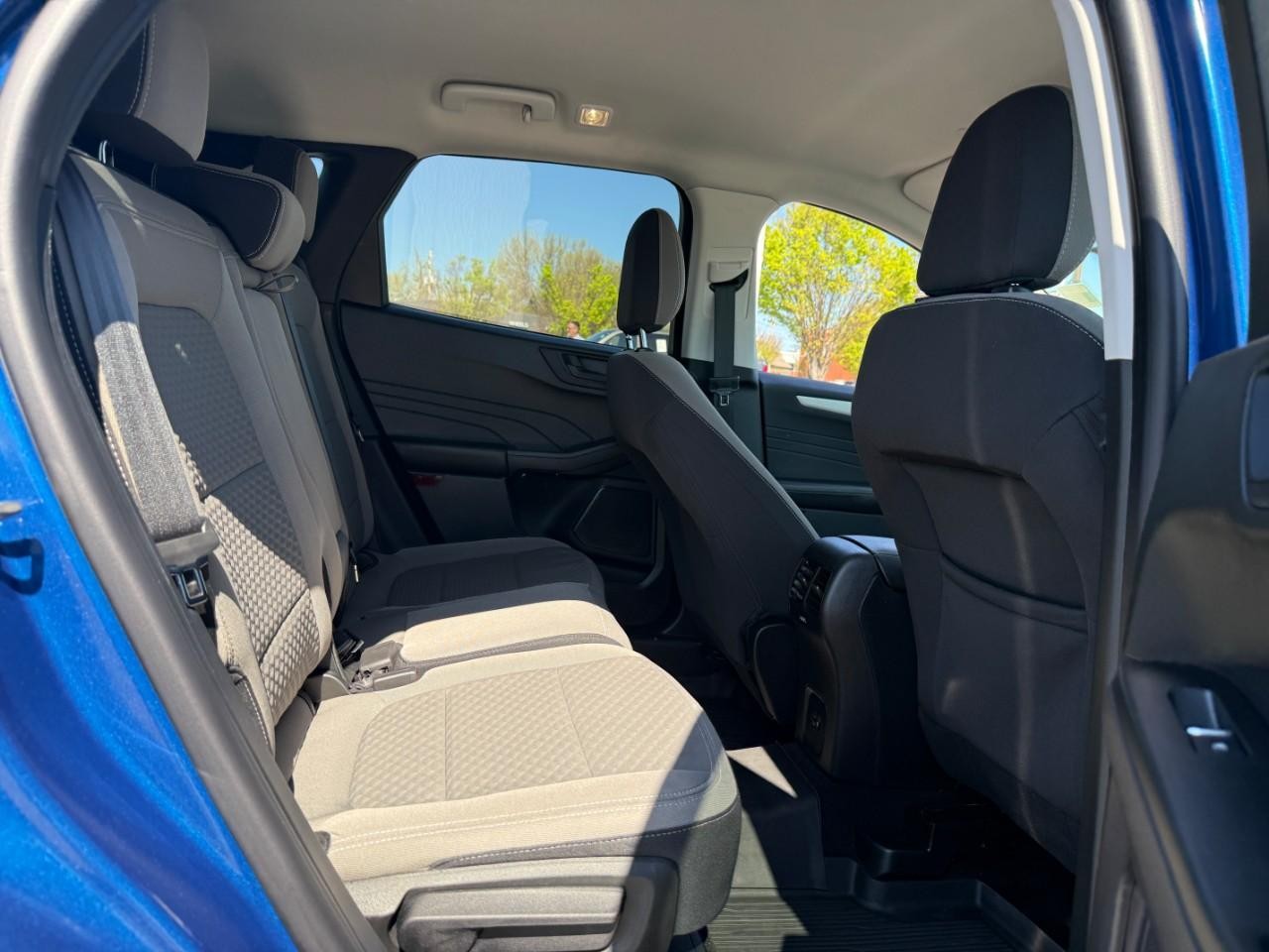 Ford Escape Vehicle Full-screen Gallery Image 10