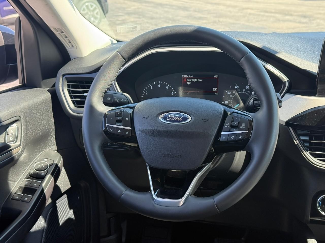 Ford Escape Vehicle Full-screen Gallery Image 12