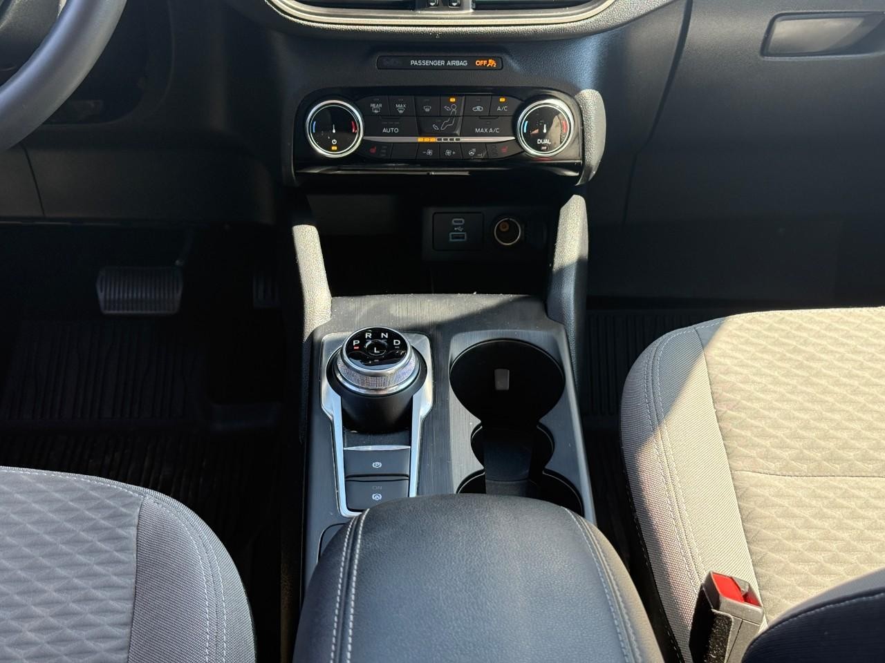 Ford Escape Vehicle Full-screen Gallery Image 15