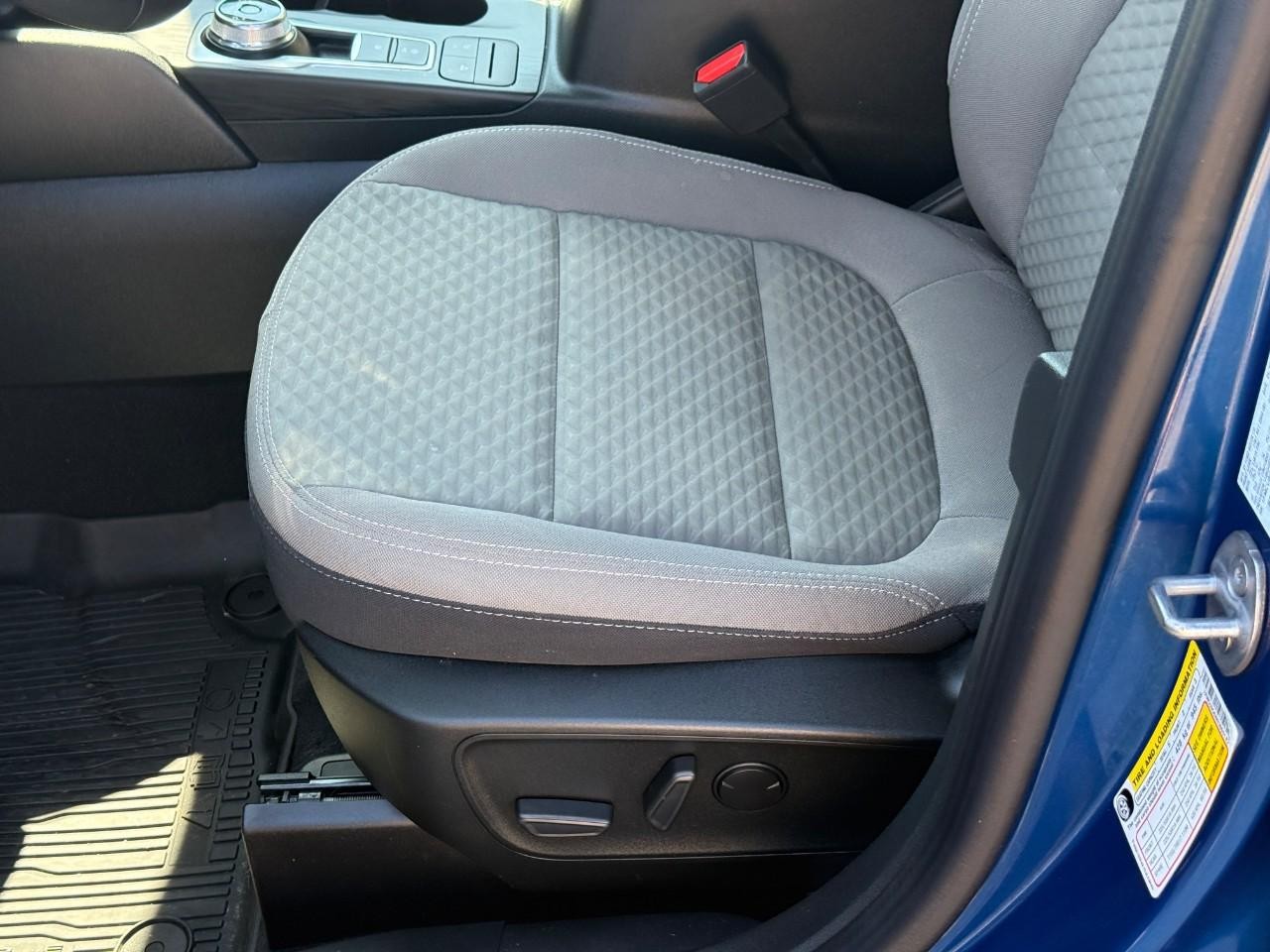 Ford Escape Vehicle Full-screen Gallery Image 18