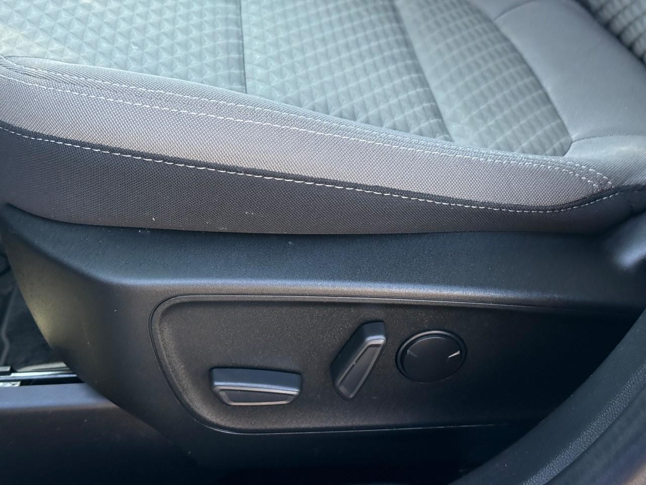 Ford Escape Vehicle Full-screen Gallery Image 19