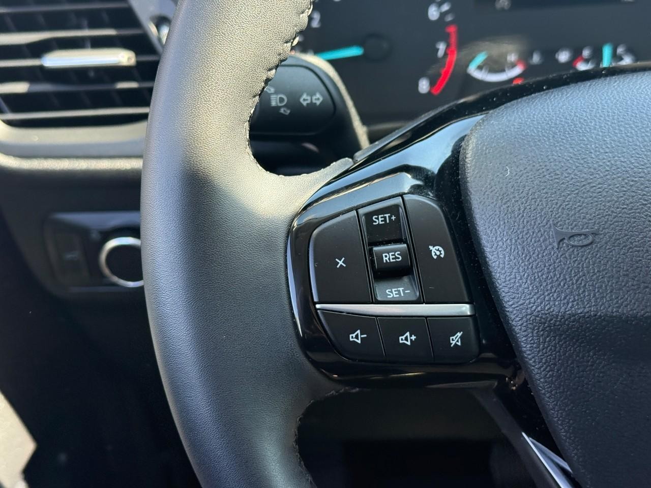 Ford Escape Vehicle Full-screen Gallery Image 20