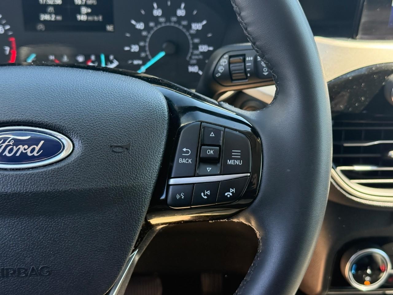 Ford Escape Vehicle Full-screen Gallery Image 21