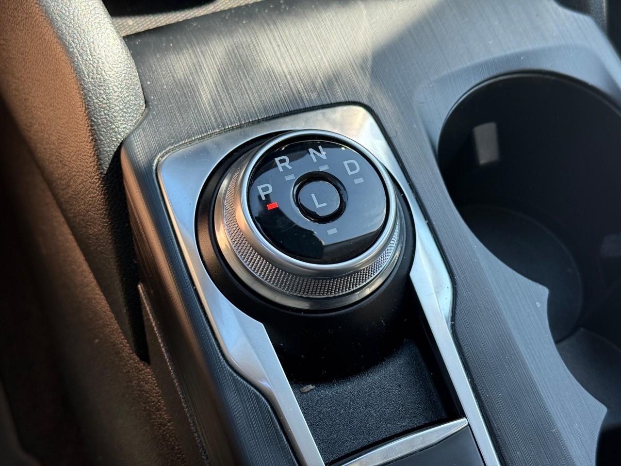 Ford Escape Vehicle Full-screen Gallery Image 23