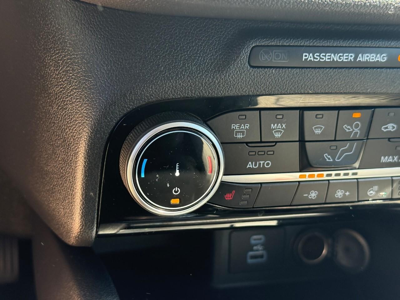 Ford Escape Vehicle Full-screen Gallery Image 24