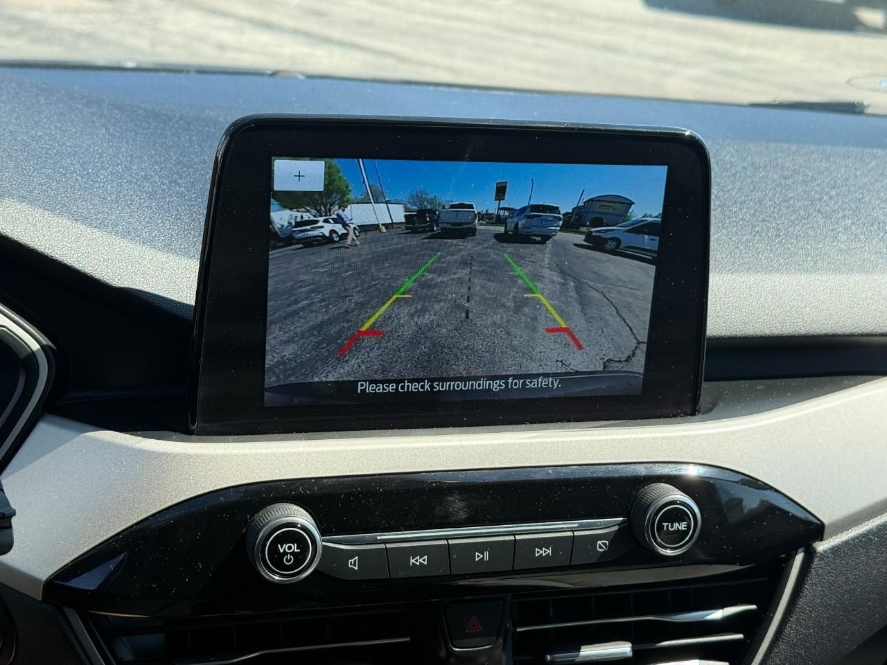 Ford Escape Vehicle Full-screen Gallery Image 25