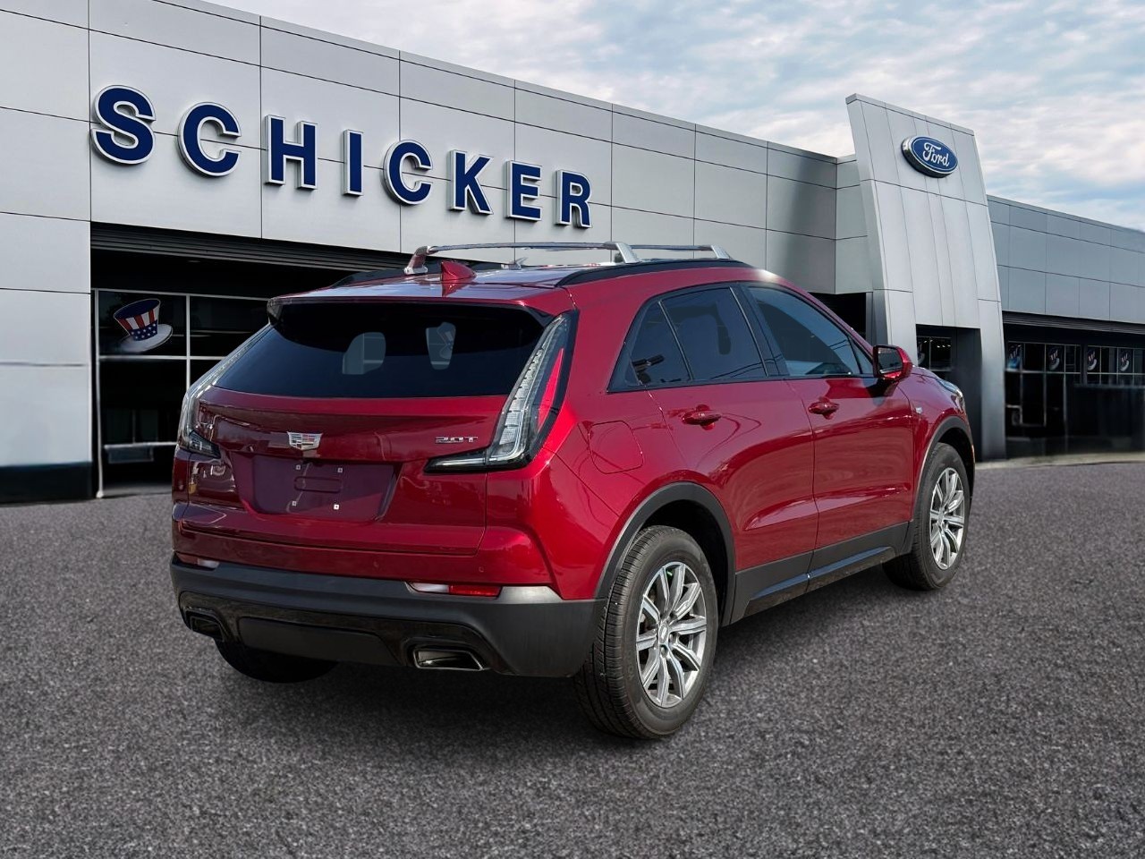 Cadillac XT4 Vehicle Full-screen Gallery Image 02