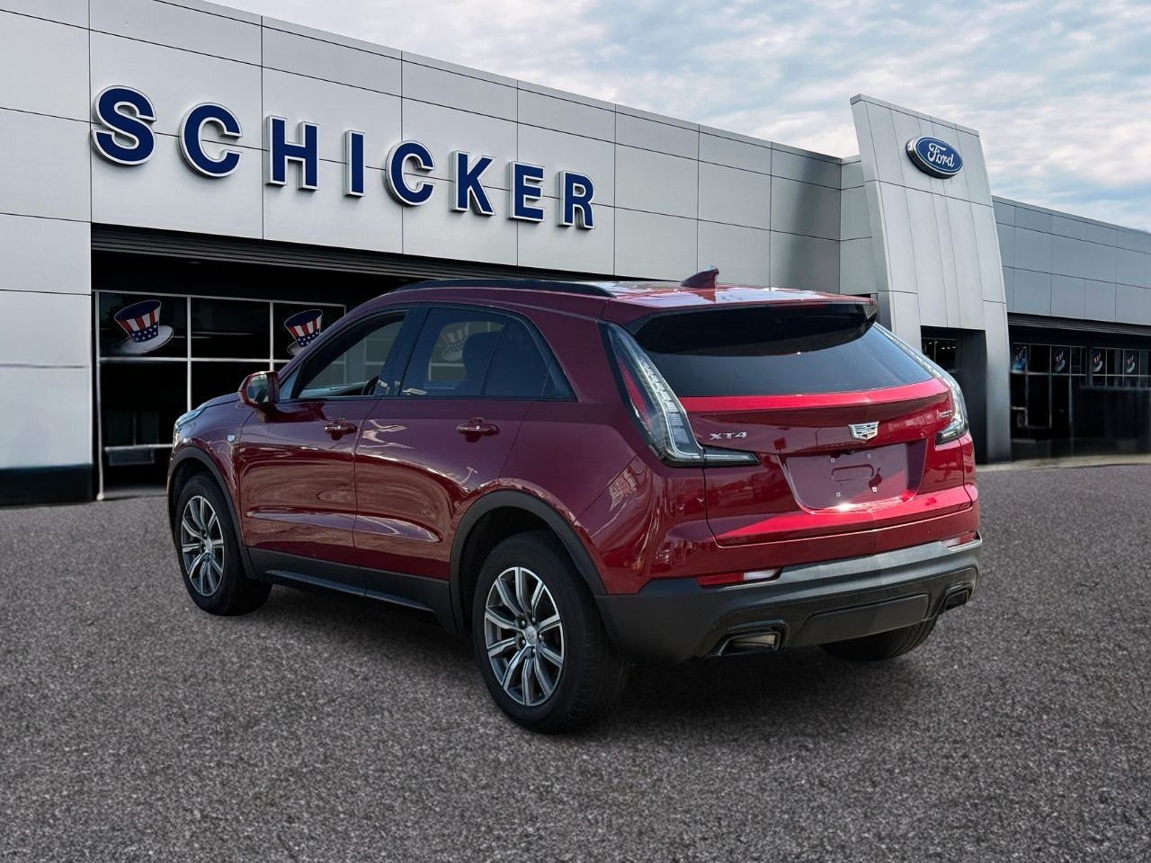 Cadillac XT4 Vehicle Full-screen Gallery Image 03