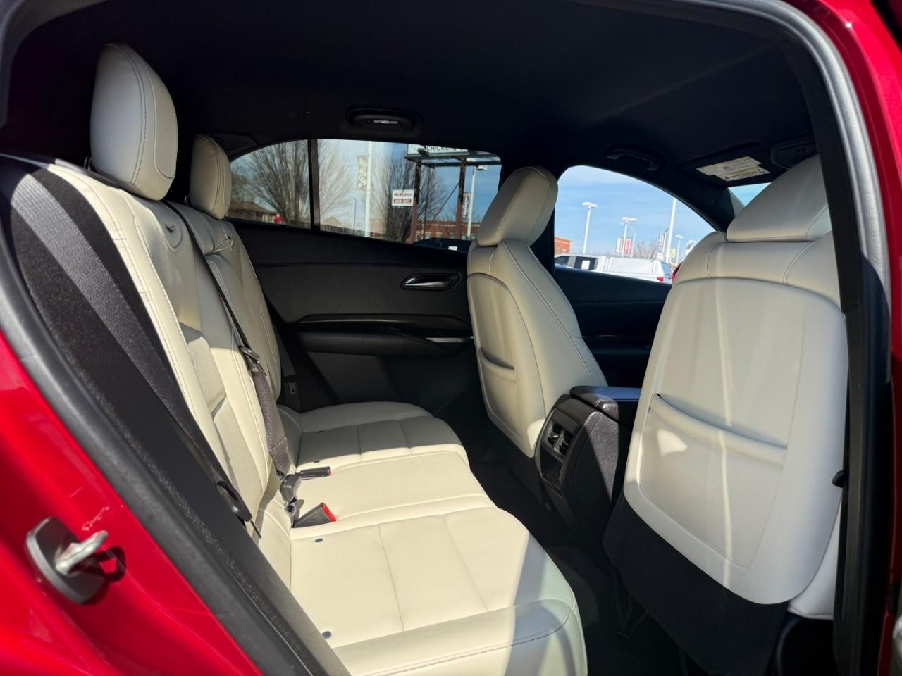 Cadillac XT4 Vehicle Full-screen Gallery Image 10