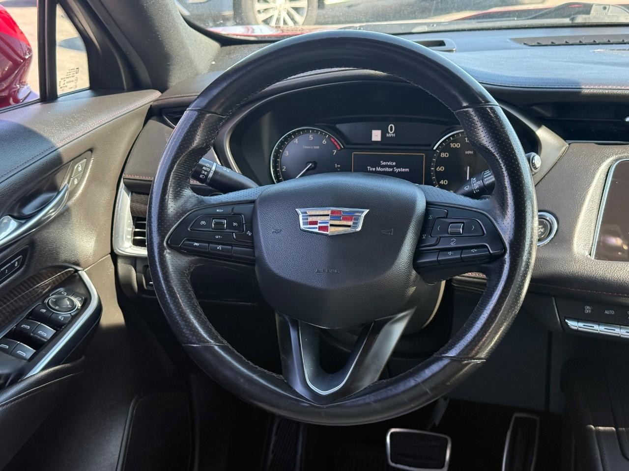 Cadillac XT4 Vehicle Full-screen Gallery Image 12