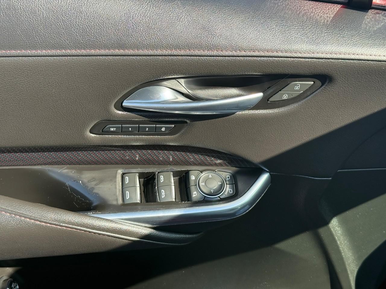 Cadillac XT4 Vehicle Full-screen Gallery Image 16