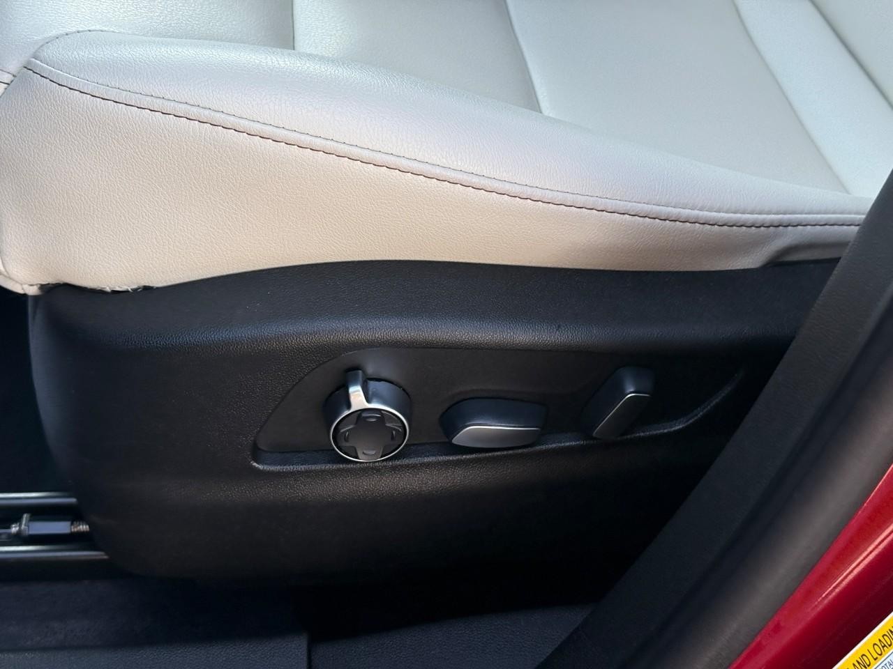 Cadillac XT4 Vehicle Full-screen Gallery Image 19