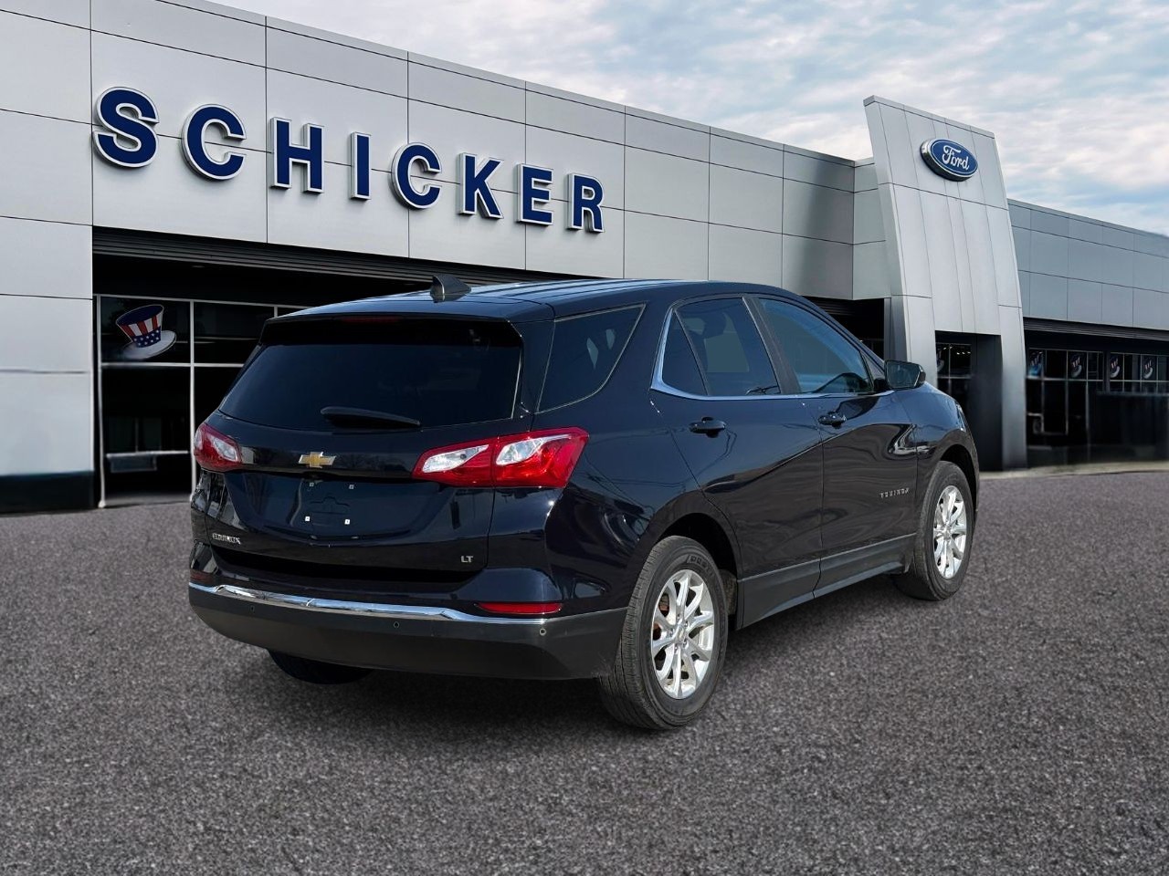 Chevrolet Equinox Vehicle Full-screen Gallery Image 02