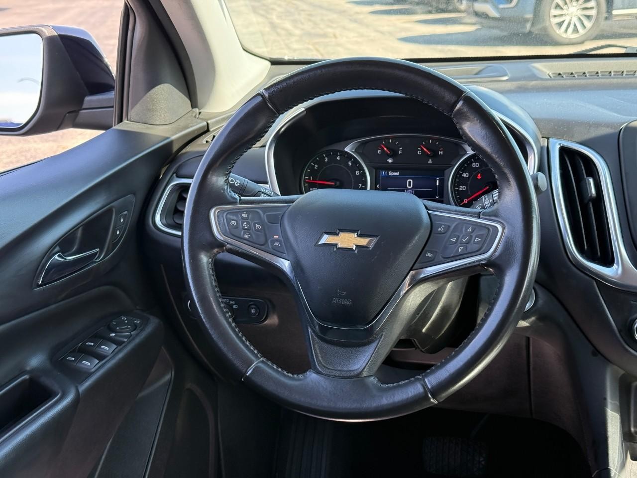Chevrolet Equinox Vehicle Full-screen Gallery Image 11