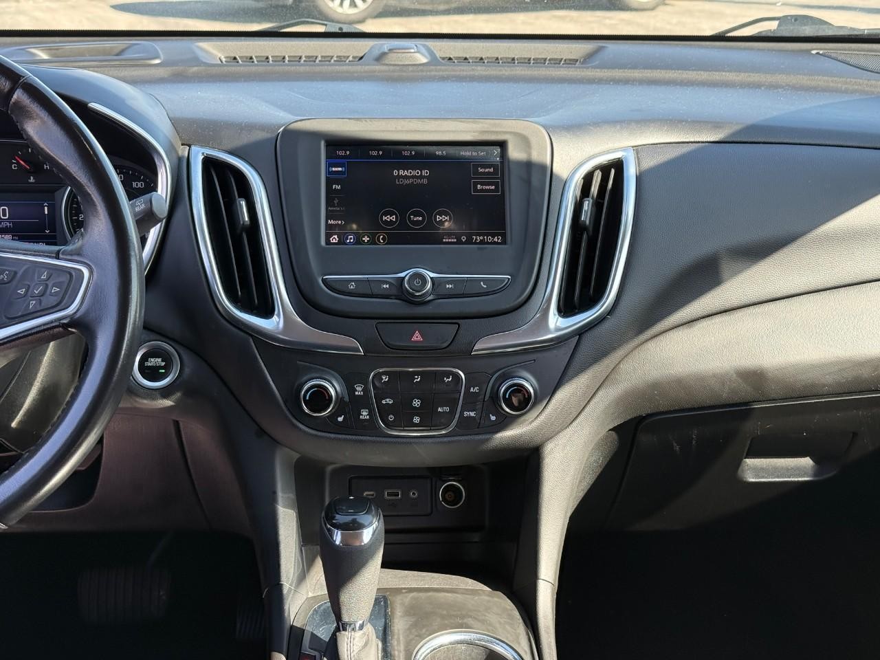 Chevrolet Equinox Vehicle Full-screen Gallery Image 12