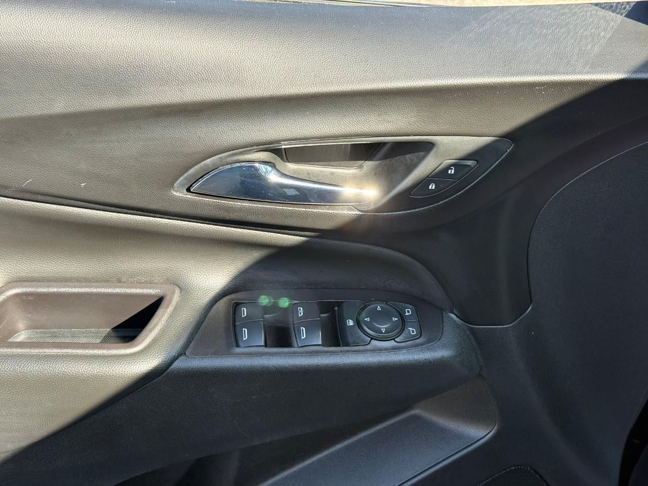 Chevrolet Equinox Vehicle Full-screen Gallery Image 14