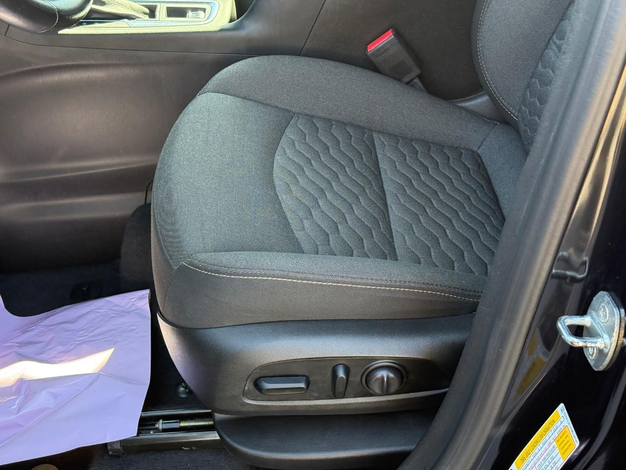 Chevrolet Equinox Vehicle Full-screen Gallery Image 15