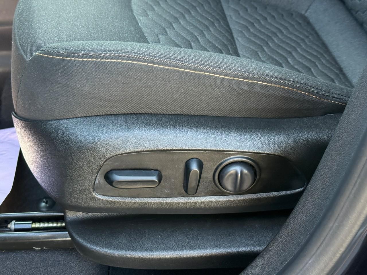 Chevrolet Equinox Vehicle Full-screen Gallery Image 16