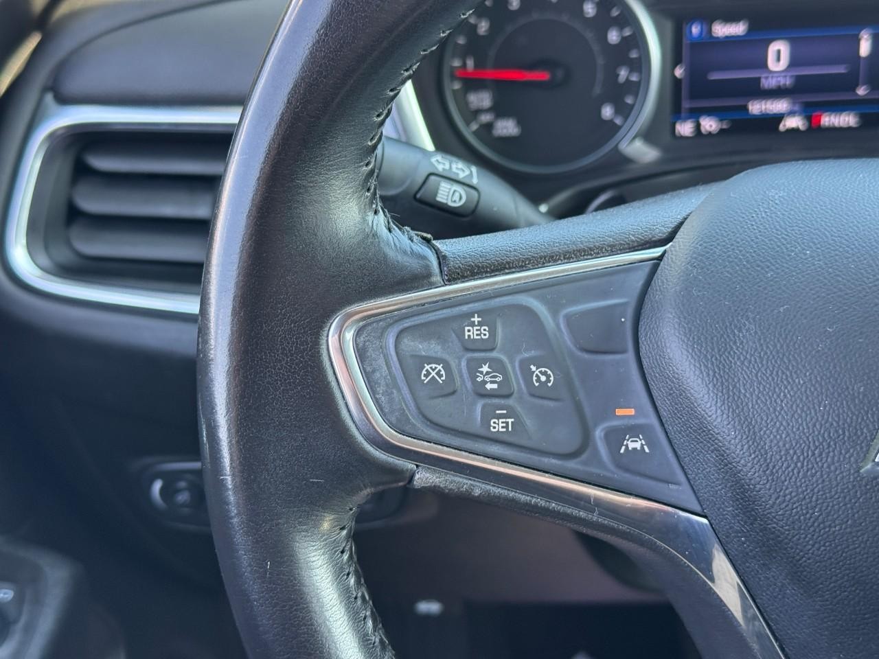 Chevrolet Equinox Vehicle Full-screen Gallery Image 17