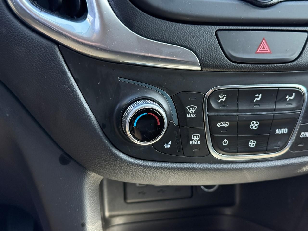 Chevrolet Equinox Vehicle Full-screen Gallery Image 21